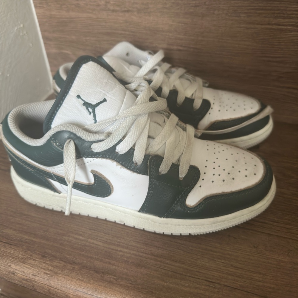 Nike Kids White and Dark Green Sneakers